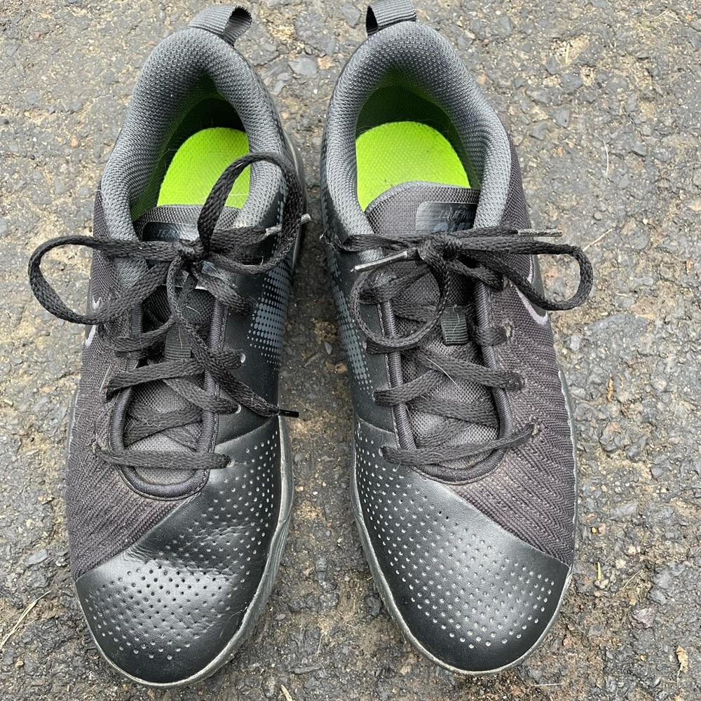Big boys size 6Y Nike sneakers